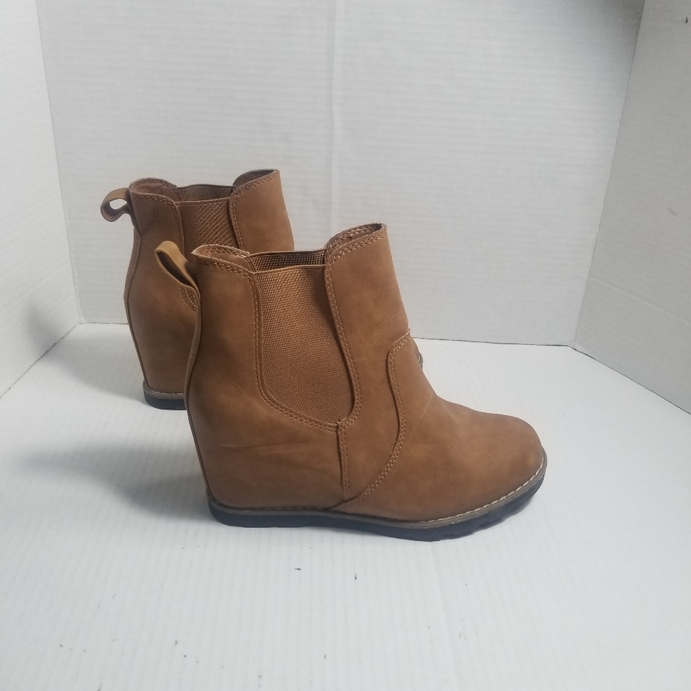 UNIVERSAL THREAD WOMEN'S WEDGE BROWN BOOTS SIZE 6.5